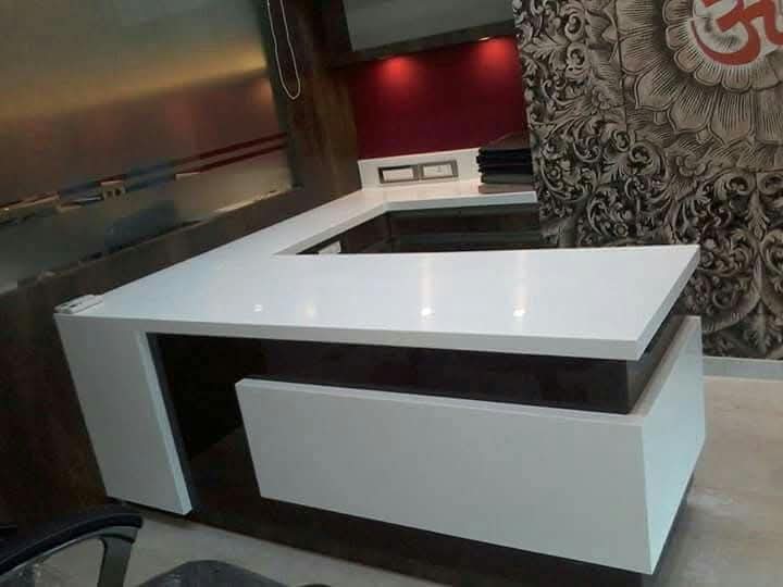Solid-surface edge, cantilevered top