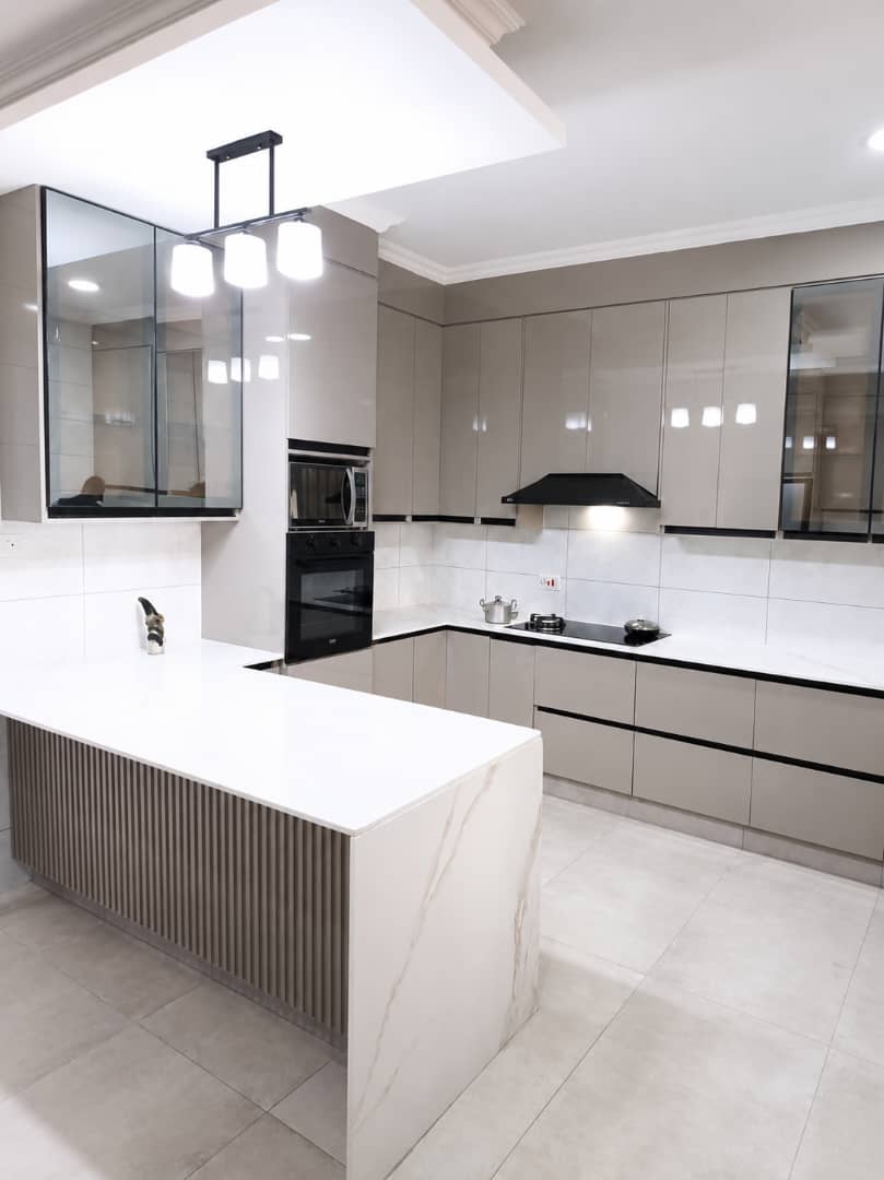 Fluted Peninsula Kitchen — Kitchen Interiors by ALFO HOME