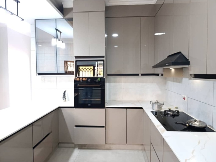 Compact L-Kitchen — Kitchen Interiors by ALFO HOME