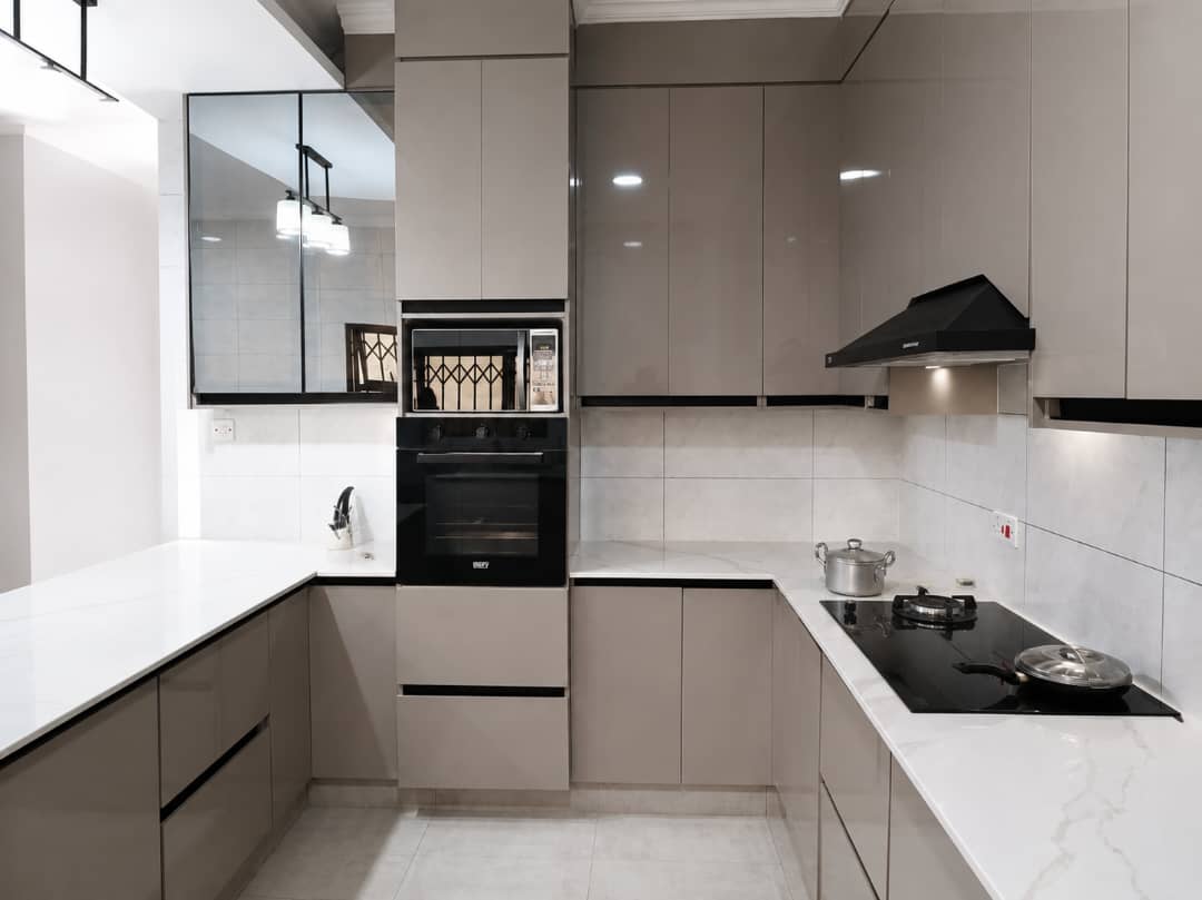 Gloss Kitchen with Tall Units — Kitchen Interiors by ALFO HOME